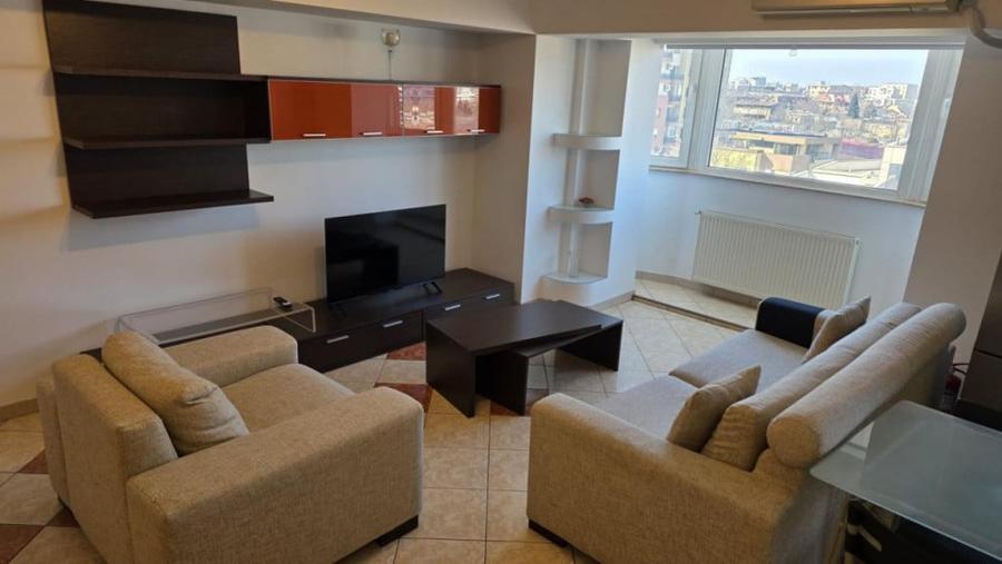 Apartament cu 3 camere semidecomandat în Unirii