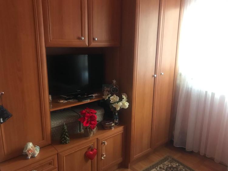 Apartament cu 3 camere decomandat, mobilat în Girocului