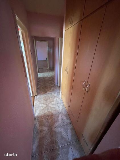 Apartament cu 4 camere decomandat în Micro 16