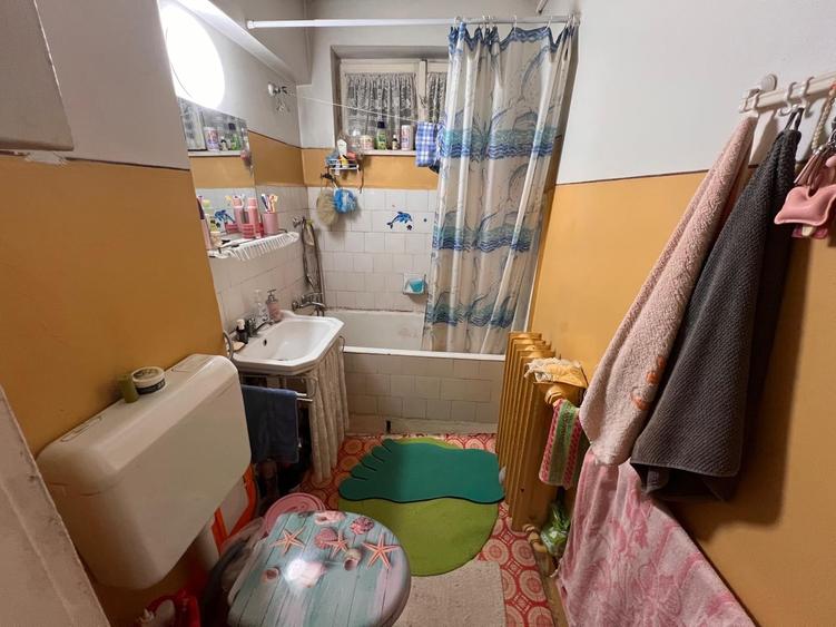 Apartament cu 3 camere semidecomandat în Drumul Taberei