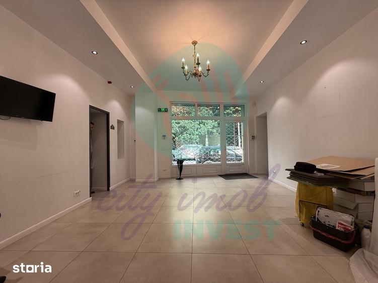 Casă cu 10 camere cu Teren 215 Mp în Tei