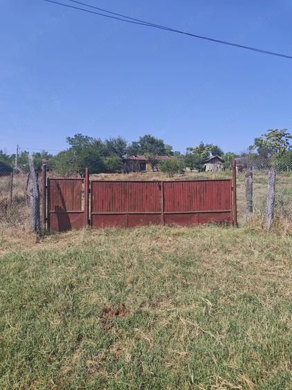 Casă cu Teren 2300 Mp în Răsmirești