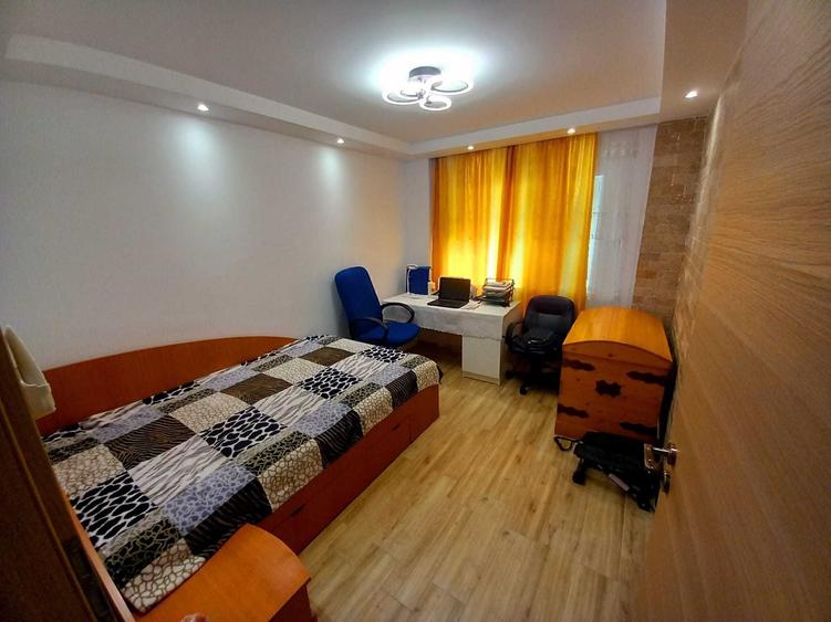 Apartament cu 4 camere decomandat în Drumul Carului