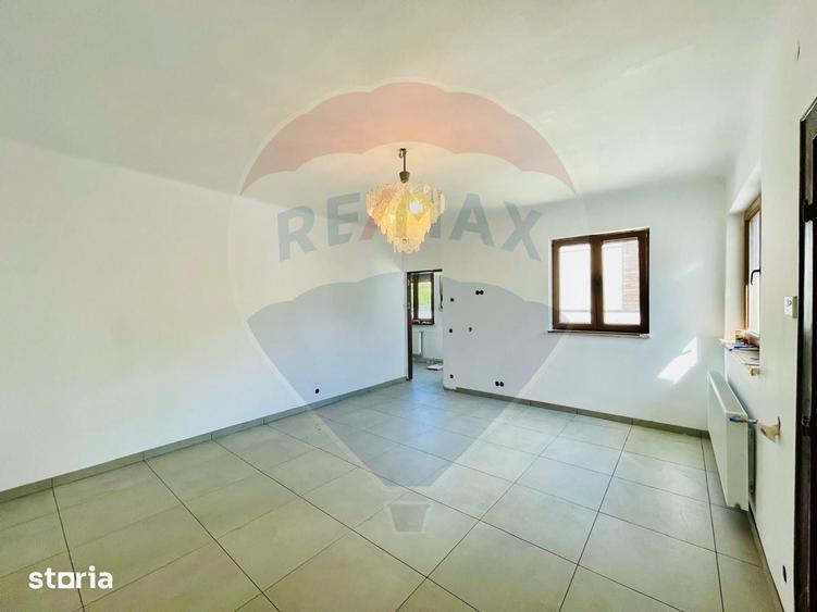Casă cu 6 camere cu Teren 500 Mp în Calea Dumbrăvii