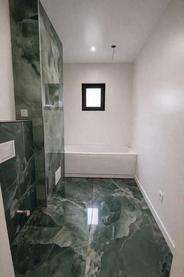 Apartament cu 3 camere decomandat în Piața Centrală