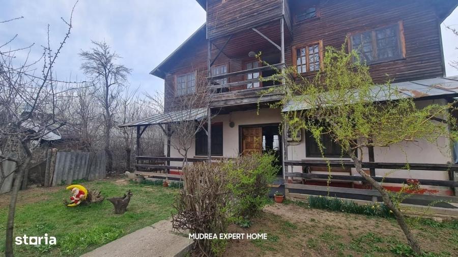 Casă cu 4 camere în Central
