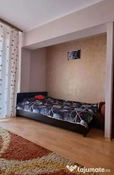 Apartament cu 2 camere decomandat în Micro 20
