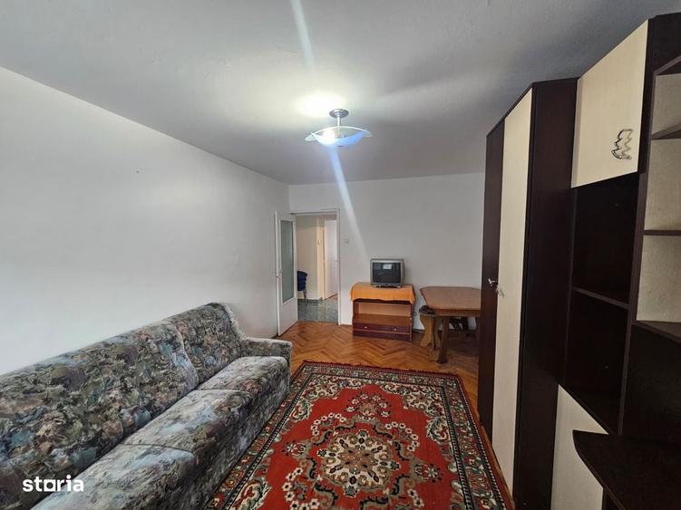 De vanzare apartament cu 2 camere, decomandat, Crisului, etaj 3 - 9