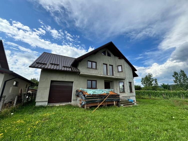 Casă cu 4 camere în Dărmănești