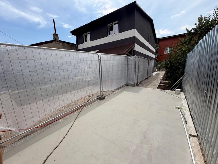 Casa P+1 la 1 km fata de metrou Aparatorii Patriei. 3 cam. Teren 110 mp - 22