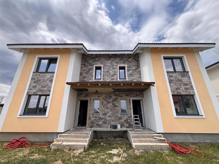 DUPLEX SPATIOS , MOSNITA NOUA, BUCATRIE INCHISA, 125MP UTILI - 1