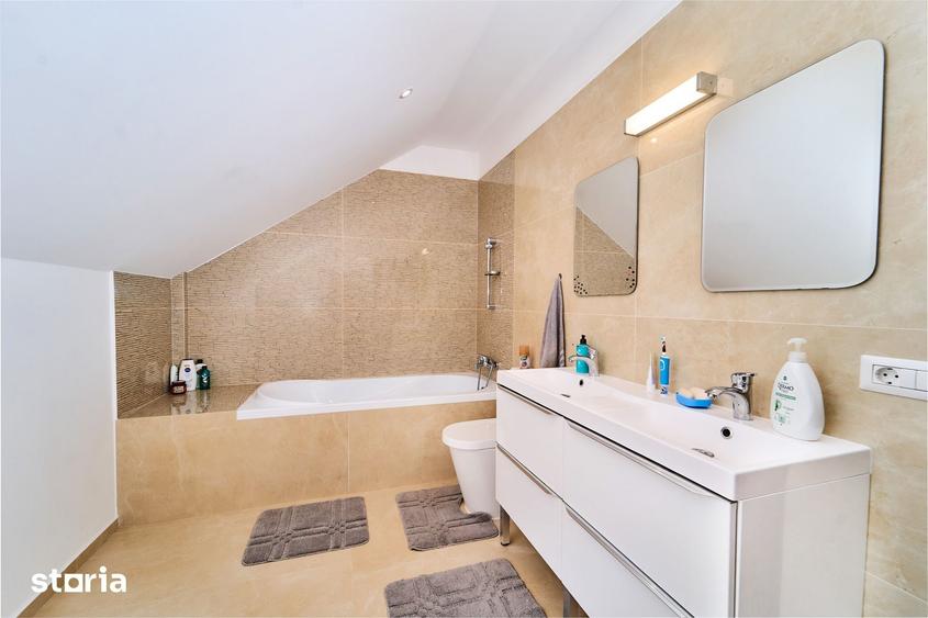 Casă cu 5 camere cu Teren 321 Mp în Săcălaz