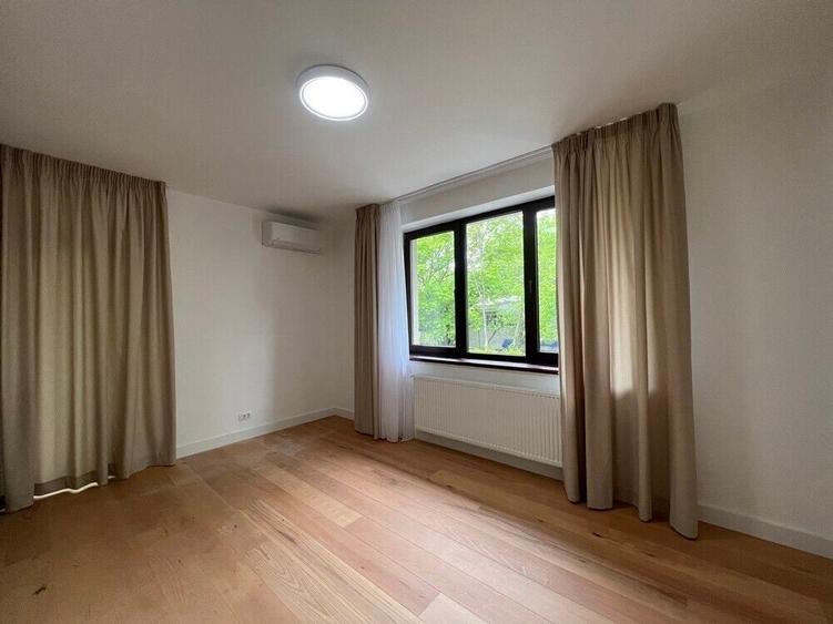 Duplex cu 9 camere cu Canalizare în Kiseleff