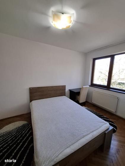 Apartament cu 3 camere decomandat în Gruia