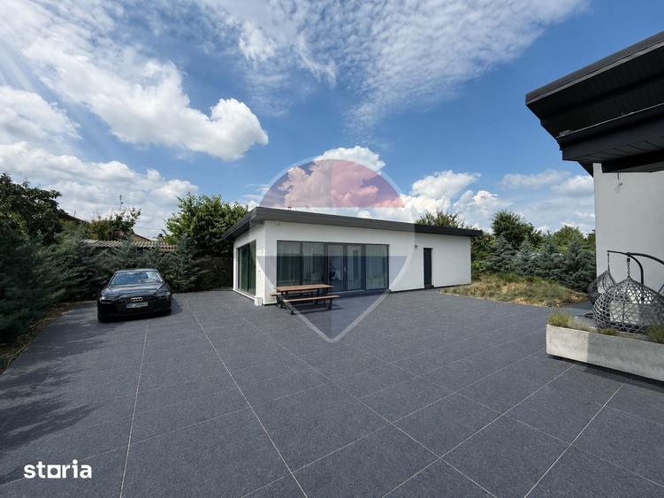 Casă cu 8 camere cu Teren 779 Mp în Șerbănești