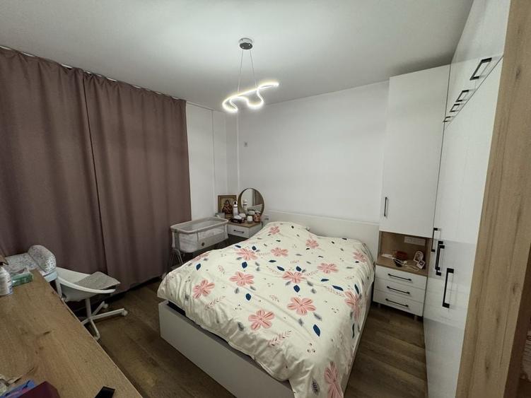 Apartament cu 3 camere semidecomandat în Doamna Ghica