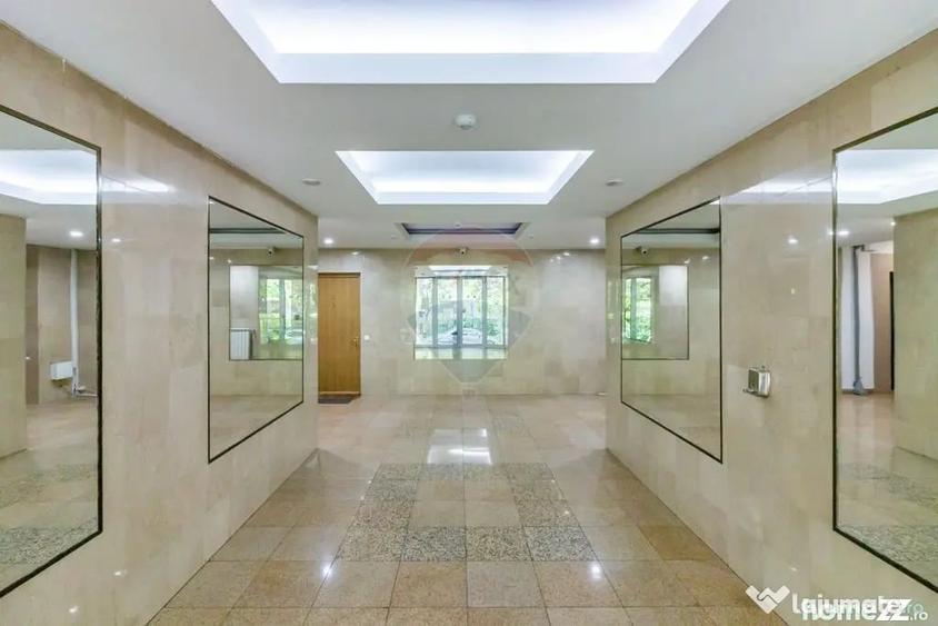 Apartament cu 4 camere decomandat în Nordului