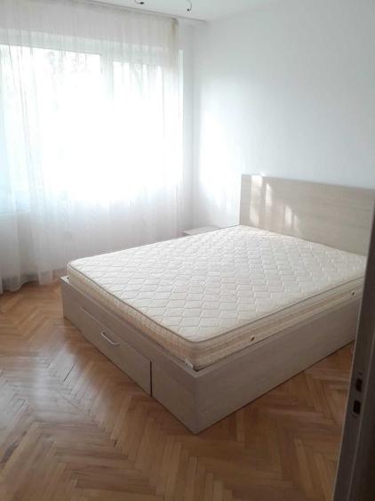 Apartament cu 3 camere semidecomandat în Mihai Bravu