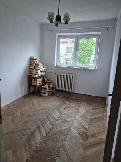 Apartament cu 3 camere semidecomandat în Tomis Nord