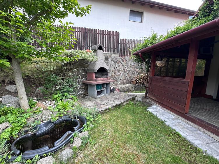 Casă individuală cu 4 camere cu Canalizare în Mănăștur