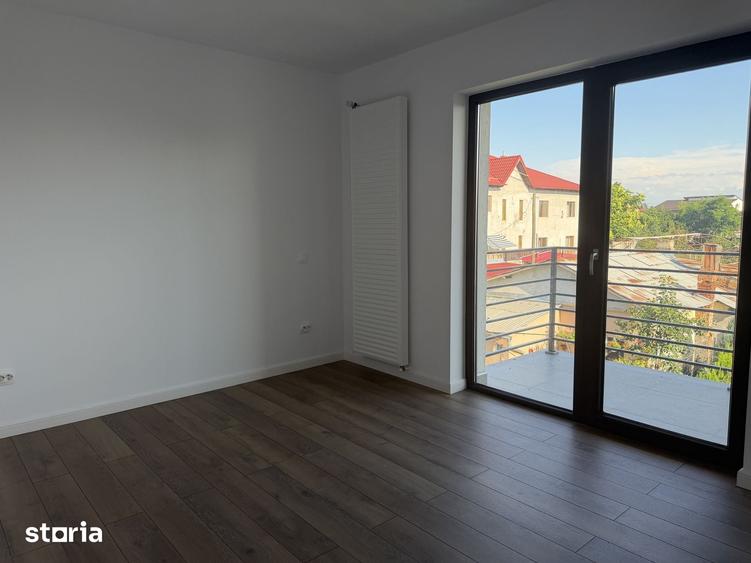 Casă cu 5 camere cu Teren 642 Mp în Pictor Rosenthal