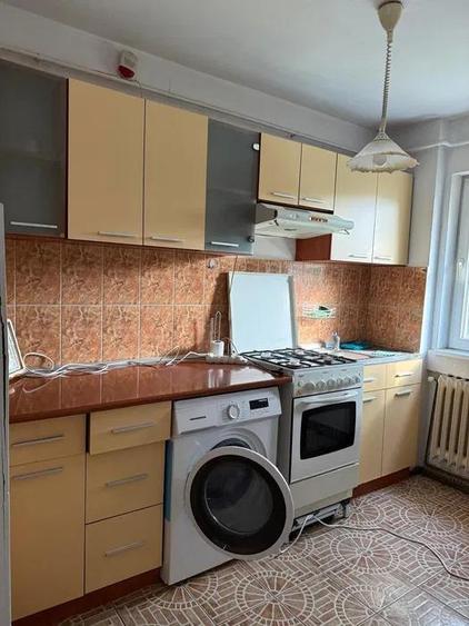 Apartament cu 2 camere semidecomandat, mobilat în Podu Roș