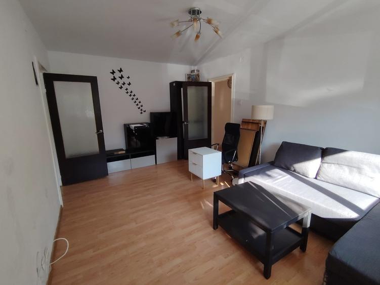 Apartament cu 2 camere semidecomandat în Berceni