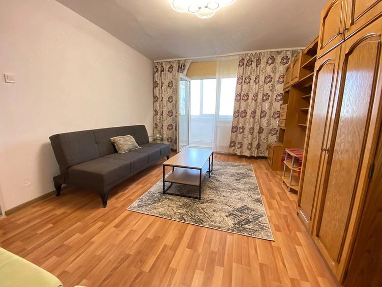 Apartament cu 3 camere decomandat în Dacia