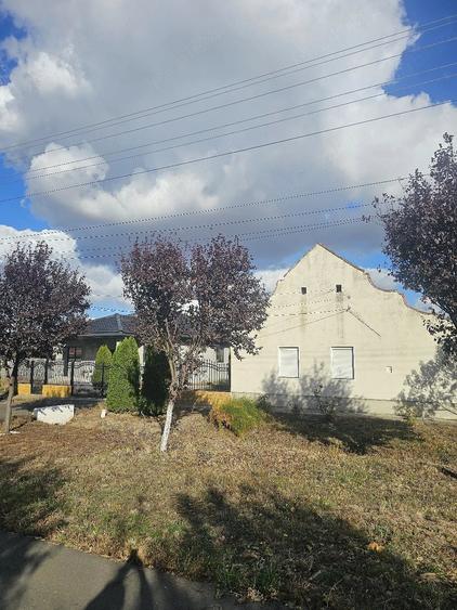 Casă cu 2 camere cu Teren 2877 Mp în Tomnatic