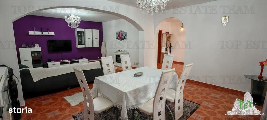 Casă cu 4 camere în Roșu