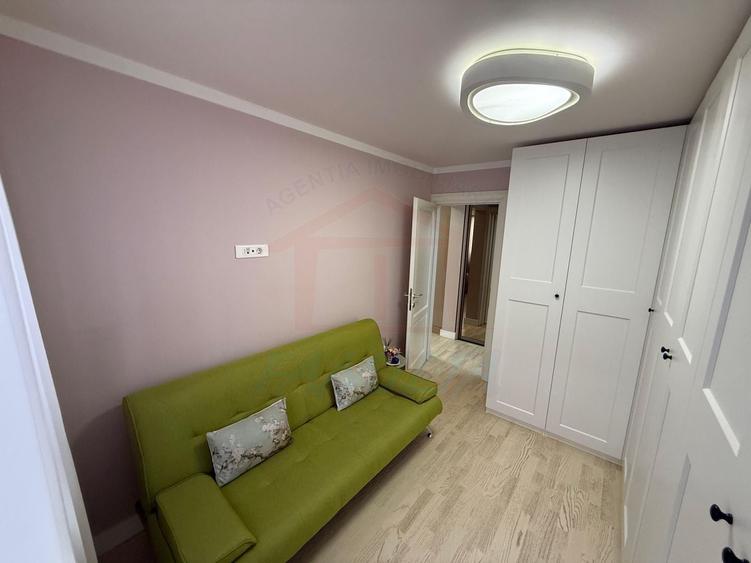 Apartament cu 3 camere decomandat, mobilat în Micro 20