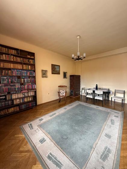 Apartament cu 3 camere semidecomandat în Central