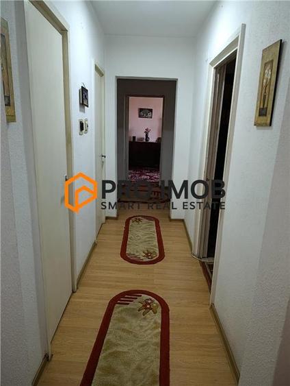 Apartament cu 3 camere decomandat în Micro 5