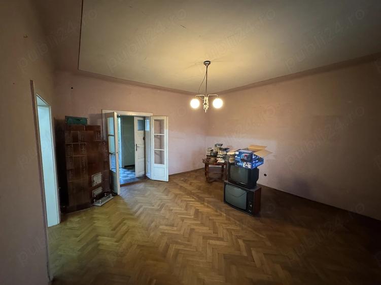 Casă cu 3 camere cu Teren 880 Mp în Central
