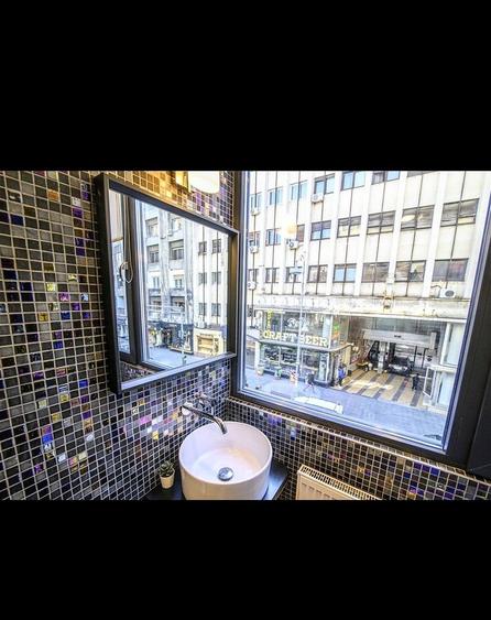 Apartament cu 4 camere semidecomandat, mobilat în Calea Victoriei