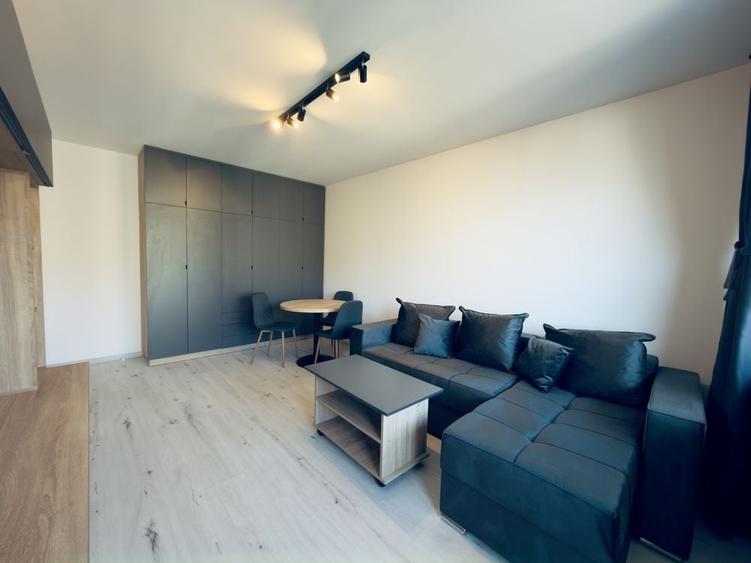 Apartament cu 2 camere decomandat în Tractorul