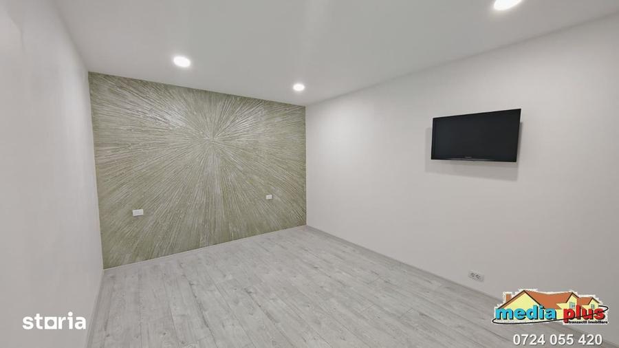 Casă cu 5 camere cu Teren 700 Mp în Piața Centrală