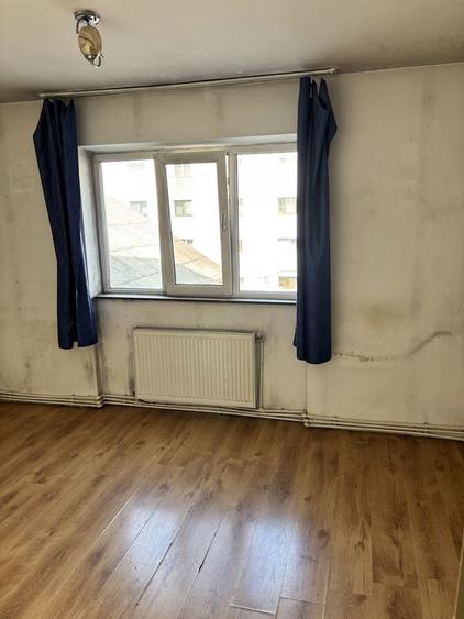 Apartament cu 4 camere decomandat în Burdujeni