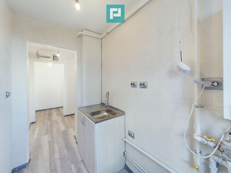 Apartament cu 3 camere semidecomandat în Aurel Vlaicu
