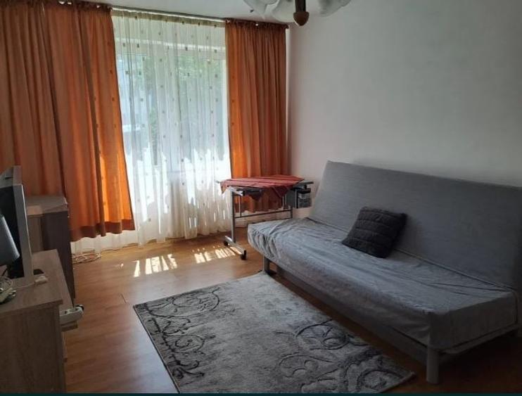 Garsonieră decomandată în Lacul Tei