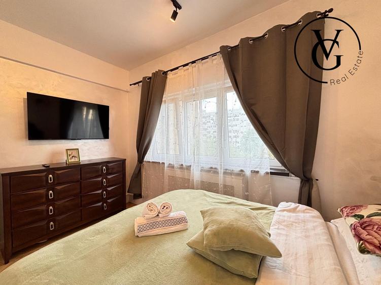 Apartament cu 4 camere semidecomandat, mobilat în P-ța Universității