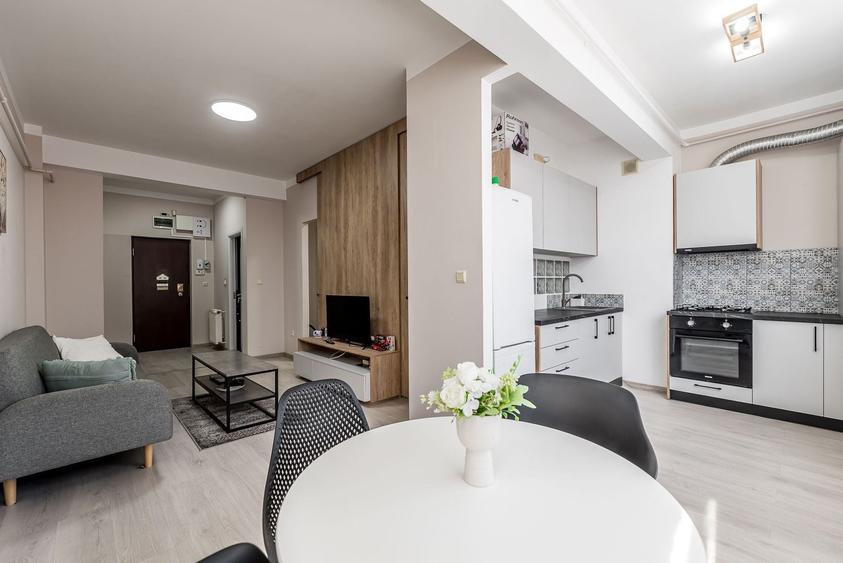 Apartament cu 2 camere decomandat, mobilat în UTA