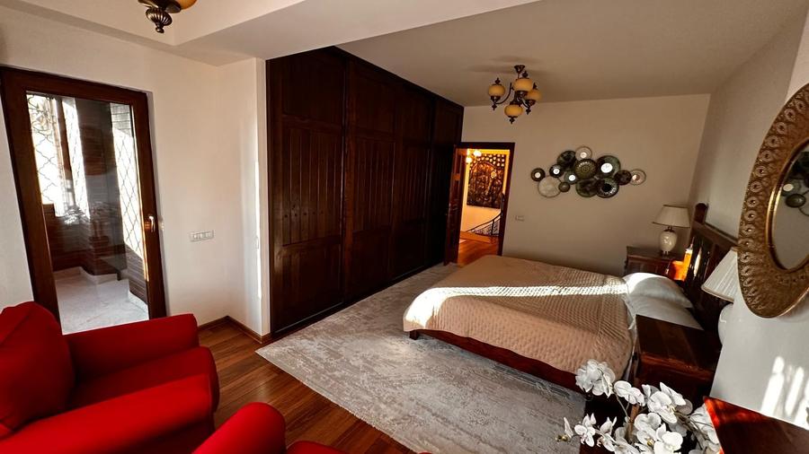 Penthouse cu 3 camere decomandat, mobilat în Mamaia