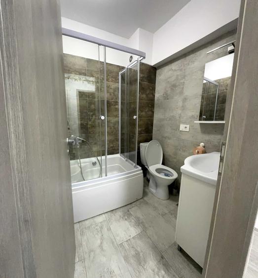 Apartament cu 2 camere semidecomandat în Valea Adâncă