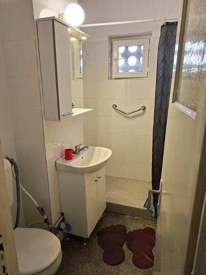 Apartament cu 2 camere semidecomandat în Eremia