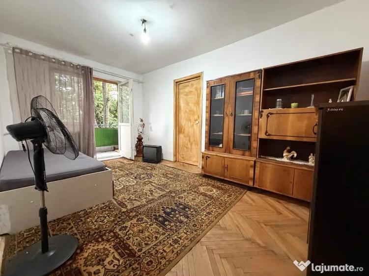 Apartament cu 3 camere semidecomandat în Dacia