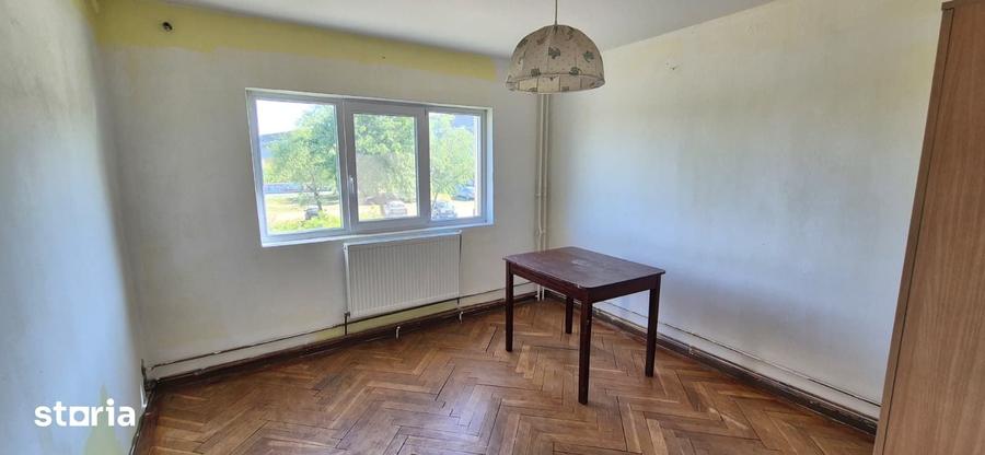 Apartament cu 3 camere decomandat în Alfa