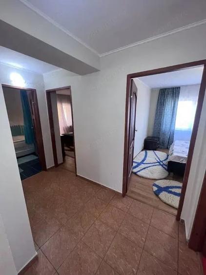 Apartament cu 3 camere decomandat în Teilor