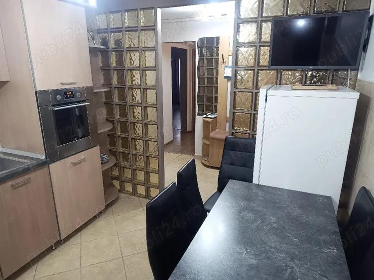 Apartament cu 4 camere decomandat în Lipovei