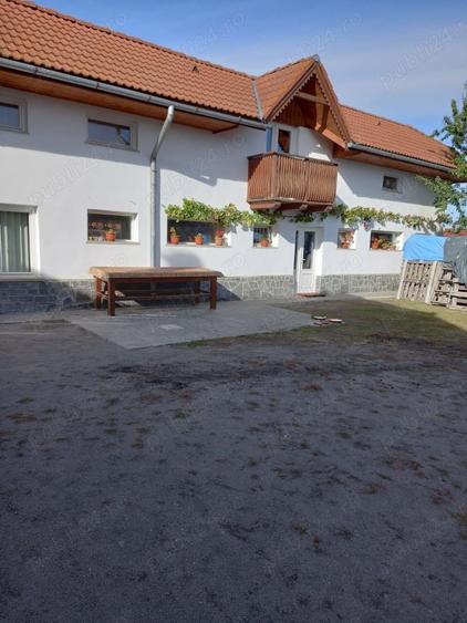 Casă cu 6 camere în Chilieni